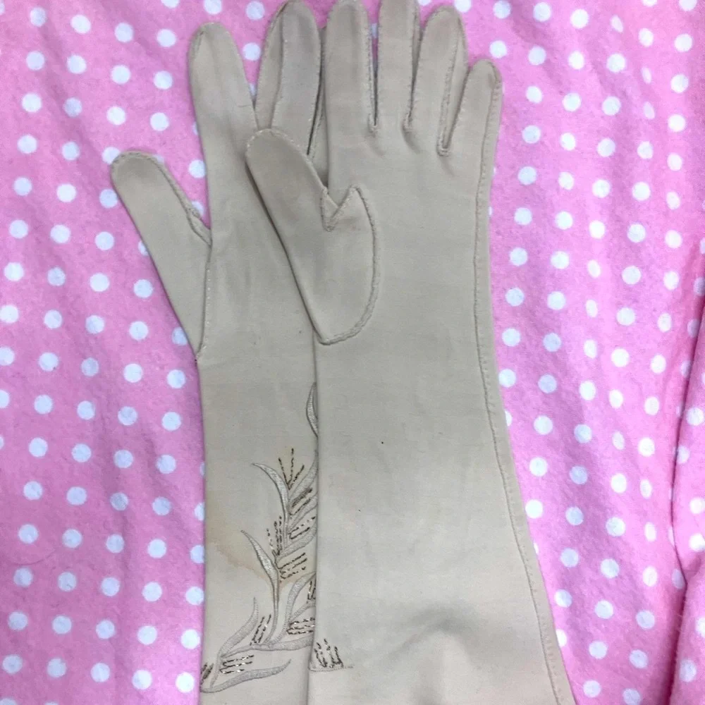 Vintage Cream Embroidered Gloves 6 1/2